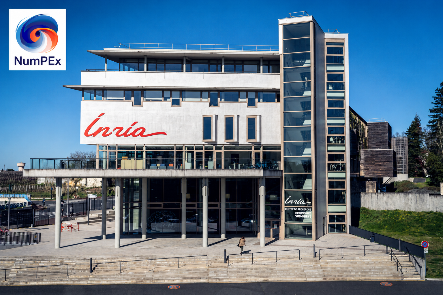 Bâtiment Inria à Talence avec le logo NumPEx.